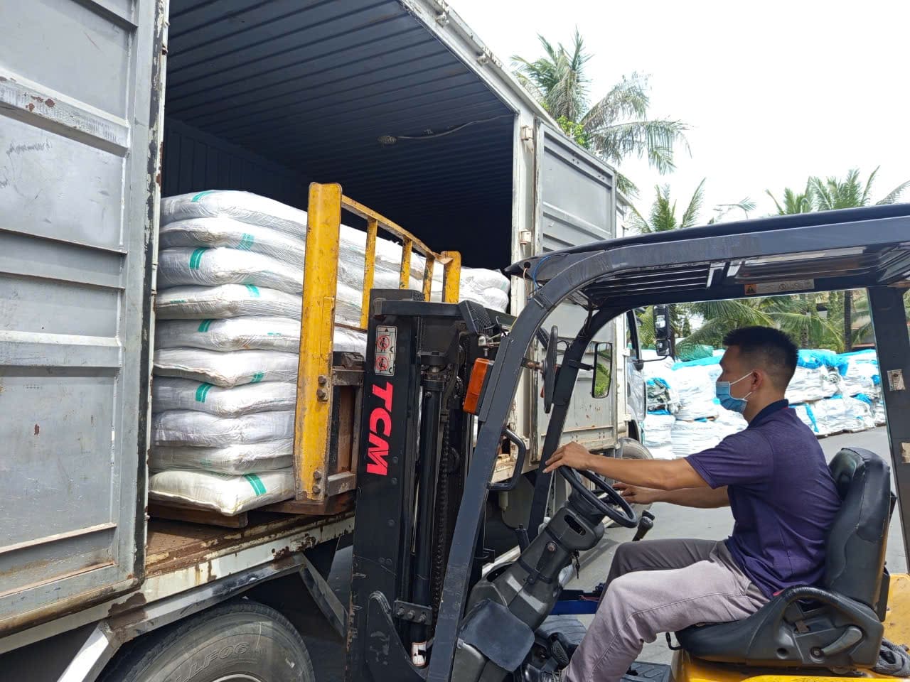 Giá Thuê Xe Tải Chở Hàng Tại TPHCM